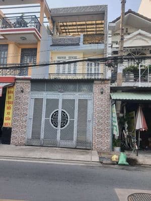 Bán nhà mặt tiền 3 lầu Bà Điểm _ HCM