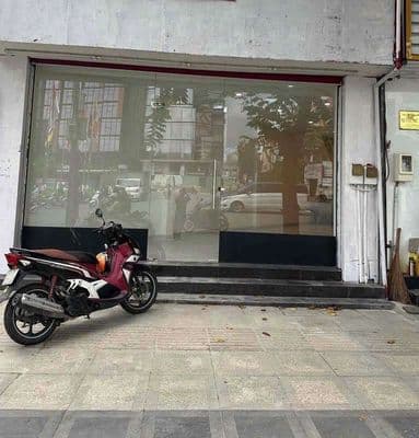 Mặt tiền Trần Quốc Hoàn ngay sân bay, 4x14m, 2tầng 2wc, sàn trống suốt