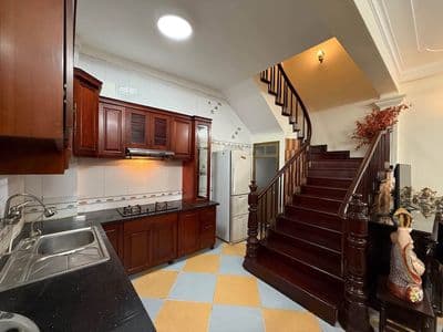 Nhà Ngọc Khánh 40m2, 5 tầng, dân xây, gần mặt phố