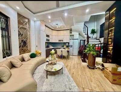 Bán nhà Ngọc Lâm, Long Biên, 60m2, 5 tầng, 3 ngủ