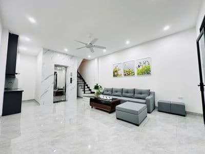 Chính chủ cho thuê nhà 5 tầng mới tinh tại Hoàng Hoa Thám, Ba Đình.