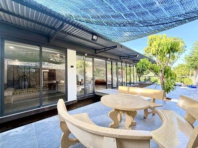 VILLA SÂN VƯỜN CÓ HỒ CÁ - 2 PHÒNG NGỦ - FULL NỘI THẤT - KHU ĐẤT LÀNH