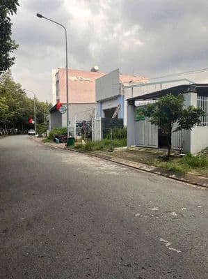 Bán đất tặng nhà cấp 4 Chánh Nghĩa, TDM, Bình Dương