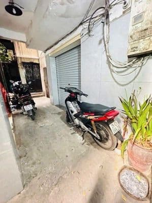 Nhà 3 tầng 30/40m2 Hai Bà Trưng, gần Bạch Mai, sổ đỏ riêng