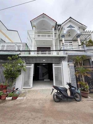 Nhà 2 lầu 2 phòng hẻm Hoàng Quốc Việt