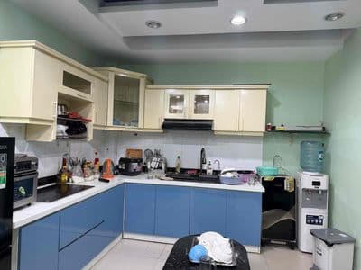nhà nguyên căn 4x11 đúc 1T2L 3Pn st có 3wc, giá 12tr/th