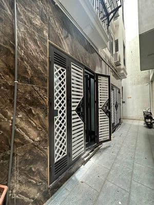 Bán nhà Hoàng Quốc Việt, 37m2, 5 tầng, full nội thất