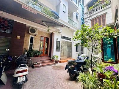 Nhà bán Đội Cấn, Ba Đình, 40m², 4PN, sân thoáng
