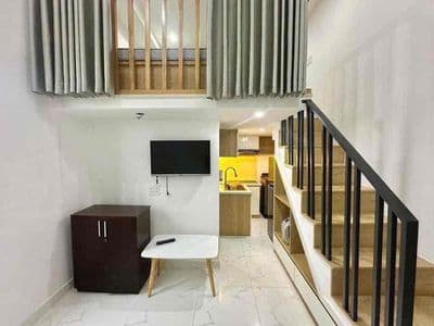 phòng cách 300m tới Hutech 32m2 có gác, thang máy, bve 24/7