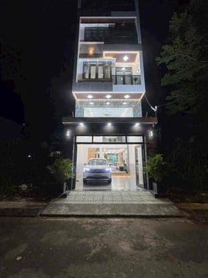 SIÊU PHẨM NHÀ ĐẸP- 5 TẦNG -HẺM XE TẢI THÔNG VÀI BƯỚC CHÂN RA NGUYỄN VĂ