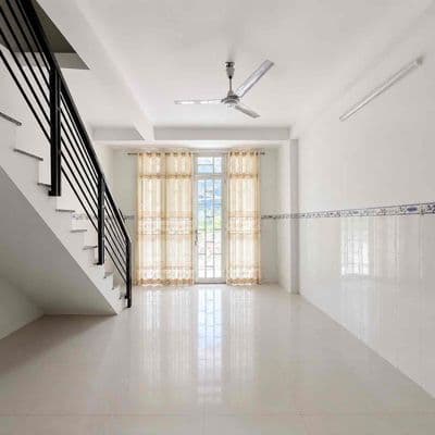 NHỈNH 5 TỶ HOT HẺM XE HƠI PHÚ THUẬN Q7