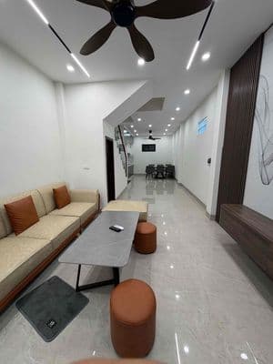 Bán nhà Sài Đồng Full Nội Thất- Ngay gần Hồ, Ngõ Nông - Ô Tô Tránh