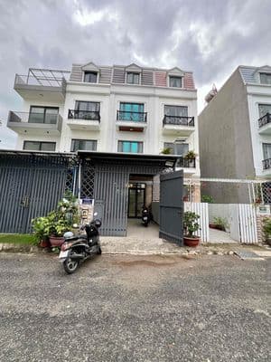 Cho Thuê Nhà Ngay Cầu An Lộc DT 4x20 1Trệt 3Lầu 5Pn 6Wc Sân Ôtô 7 Chổ