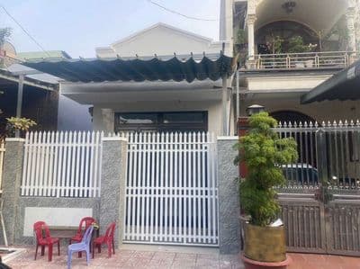 có 5t nhà sạch đẹp hiếm và rẻ nhất khu phải nhanh chóng mới kịp ạ