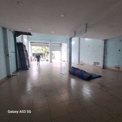 Kho rẻ đường cont _ nền gạch sạch đẹp_ tôn cách nhiet