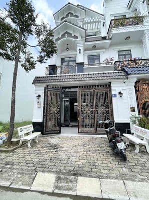 CHO THUÊ NHÀ TRỆT 2 LẦU FULL NỘI THẤT KDC NAM LONG