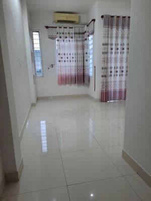 CHO THUÊ NHÀ MT ĐƯỜNG T8 -P Tây Thạnh : 4 x 14M Đúc 3 Lầu :4 PN, 4 WC