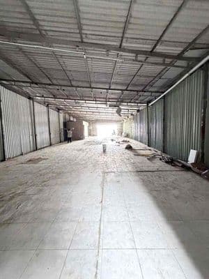 Cho thuê kho 385m2 Trống Suốt— Có văn phòng nền gạch men