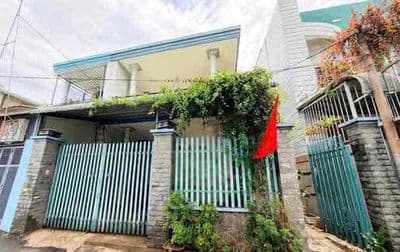 nhà 4 phòng ngủ chỉ 2 phút ra ngân hàng , gần phạm văn đồng