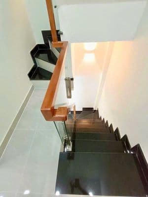 Mặt tiền đường số - sát bên Tân Phú - nhà đẹp 3 tầng giá rẻ - 2pn 2wc