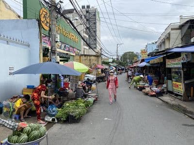 CHO THUÊ NHÀ TRỌ ĐỘC LẬP KIỂU NHÀ PHỐ – MẶT TIỀN HẺM LỚN KẾ CHỢ