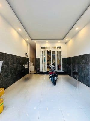 Bán nhà ngay đại lộ Phạm Văn Đồng P13 Bình Thạnh, 4.5x18m, 4 tầng mới