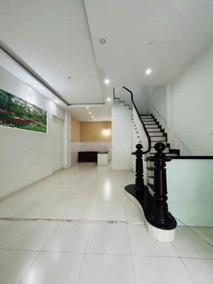 NHÀ GẦN TRƯỜNG CẤP 1..2..3. TRỆT 2 LẦU 3PN 3WC. XE HƠI ĐỖ CỬA