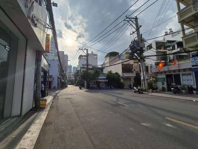 Bán tòa nhà góc 2 mt nguyễn cửu vân, bình thạnh dt:8,7x20 kc; 5 tầng