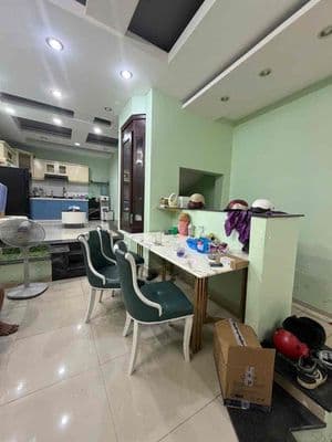nhà cho thuê 4 x 11m 1 trệt 2 lầu