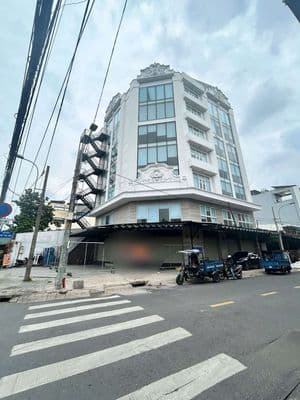 Cho thuê toà nhà 14x18(hầm +7lầu) sàn trống suốt có thang máy
