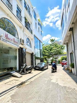 Nhà 5 tầng HẺM XE TẢI vừa Ở vừa KD khu Vip cao tầng gần ĐH HUTECH
