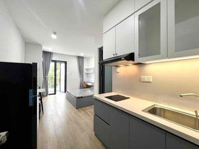 Cho thuê căn hộ ban công - đón ánh sáng tự nhiên - giá hời - gần vhu