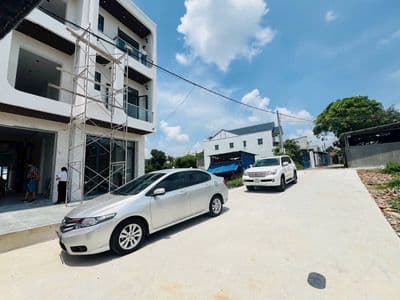 Bán nhà Thủ Dầu Một 120m2, đường xe hơi, ngay bệnh viện Hoàn Mỹ