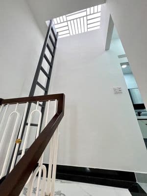 3 tầng- đường xe tải 9m-3pn,3wc-ngay mặt tiền đường-giá:3.7(tl)