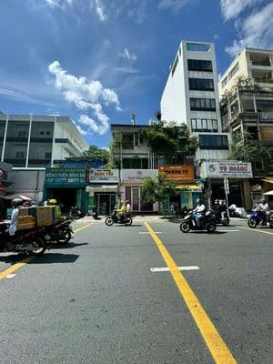 Cho thuê nhà ung văn khiêm q.bình thạnh, dt 15mx39m giá 135tr