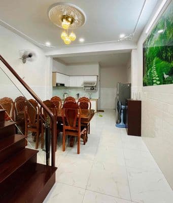 Nhà 1 trệt 1 lầu - mặt tiền - 3phòng ngủ - full nội thất
