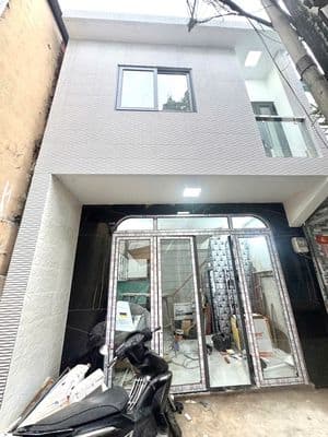 Nhà đẹp ở ngay- tỉnh lộ 10 gần khu tên lửa- nhà 1 xẹt sát mặt tiền