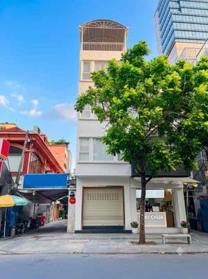 Ngay trần hưng đạo , q1