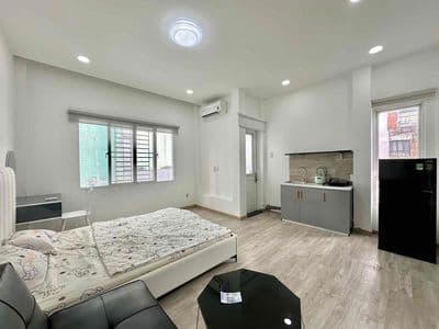 Studio ban công full nội thất siêu rộng có thang máy ngay q3
