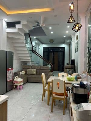 Cho thuê nhà 4x15m 4lầu 5pn 6wc y hình hxt lê trọng tấn