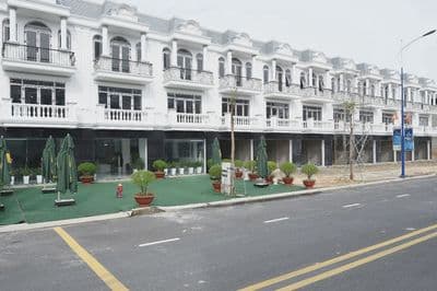 nhà ở liền kề, 1 trệt 2 lầu, mua ở hay cho thuê đều được