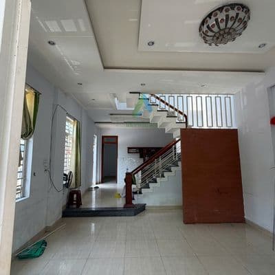 Nhà 2 tầng 2mt gần công viên thanh niên - giá 14tr/tháng