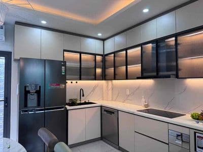 cho thuê nhà 1 trệt 2 lầu full nội thất hẻm xe hơi đường Liên Phường