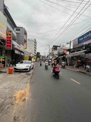 Cho thuê nhà nguyên căn 4x25m cấp 4 tên lửa nhỏ vị trí đẹp 16trieu/th