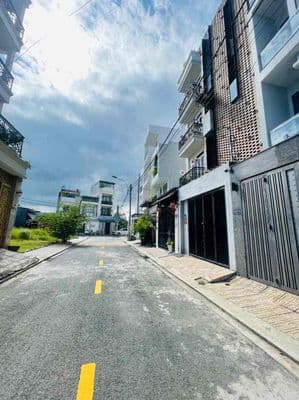 Nhà 1 trệt 2 lầu mới đẹp sẵn nội thất gần Global City