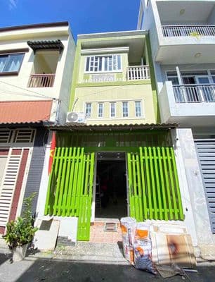 nhà đang sơn mới cho thuê hẻm lớn lê thúc hoạch