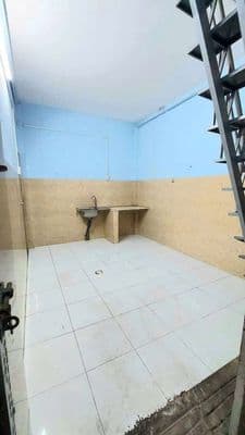 Nhà riêng, 4x5m, 1 trệt 1 lầu 1lửng, có ban công