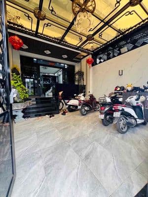 Tthc nhà bè- 9.8 tỷ - nhà 4t 4pn7wc 5.5x24m - thang máy
