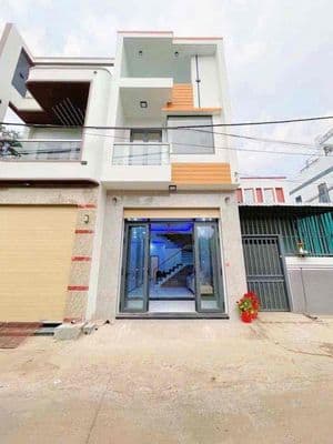 bán nhà trệt lầu gần chợ dĩ an , hẻm xe hơi vị trí trung tâm