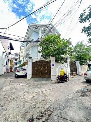 nhà biệt thự Q11 Ngang lớn giá 37tr